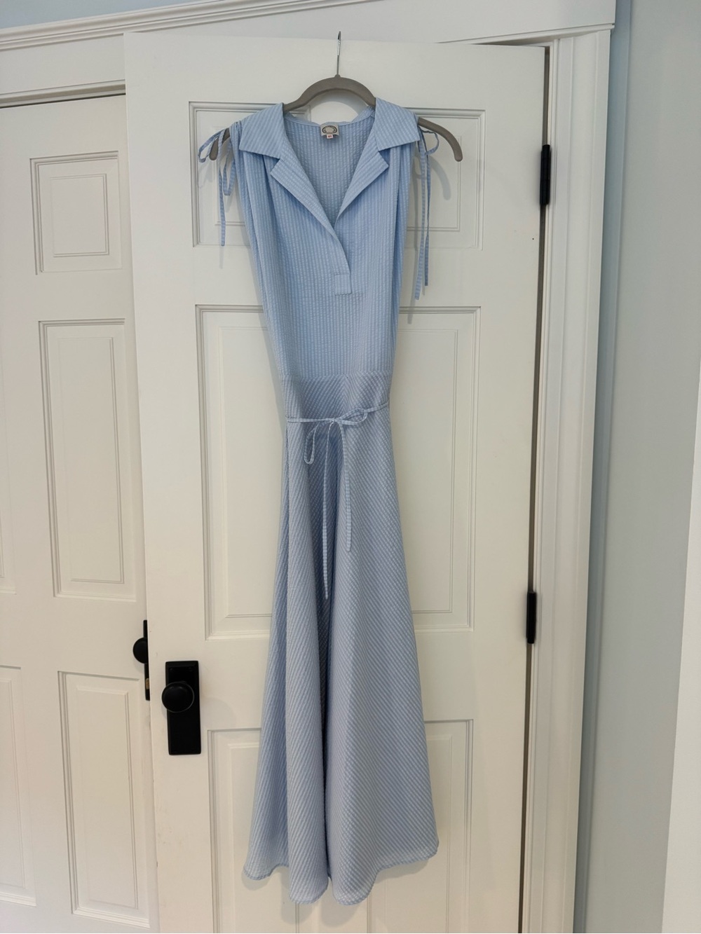 Sleeveless light blue searsucker maxi dress with tie Waist and Collar